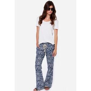 Roxy Blue and white paisley pants